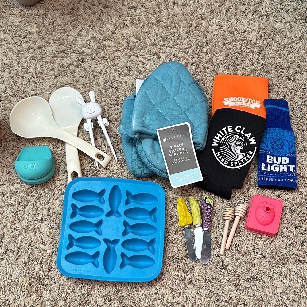 Bundle of Kitchen Items